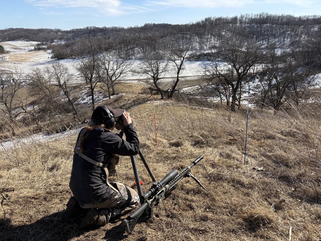 Kate glassing and searching for targets.